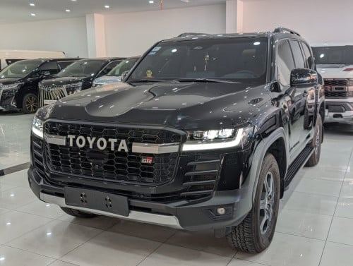 Toyota Land Cruiser GR sport 2025 ប្រើបាន9000km គីឡូតិចខ្លាំង