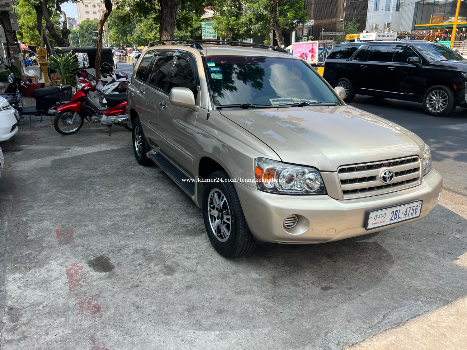 ឡានលក់ឆ្នាំ2004ប៉ុងមួយបួនម៉ាសុីន
