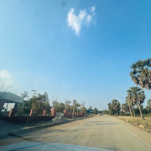 ដីជាប់ជាតិលក់ ឬជួល ផ្ចាស់ផ្ទាល់土地出售或出租，直接所有權