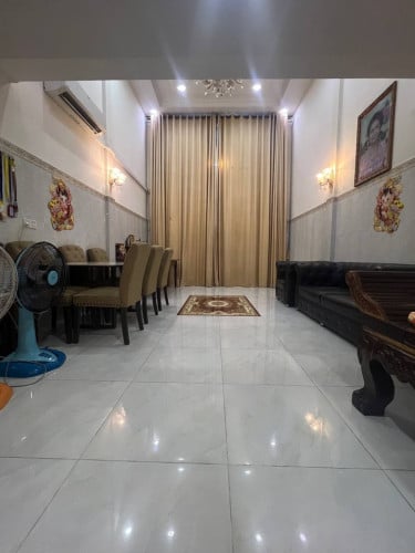 ផ្ទះលក់តំលៃធូរមិនធ្លាប់មាដោយសារម្ចាស់ត្រូវទៅរស់នៅស្រុកក្រៅ នៅចាក់អង្រែក្រោម