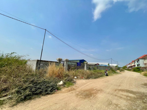 ដីលក់បន្ទាន់ ក្រោយសាលាខណ្ឌ សែន សុខ​ ជិតវត្តសំរោងអណ្តែត
