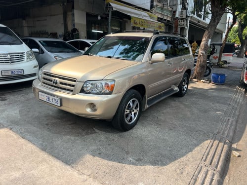 ឡានលក់ឆ្នាំ2004ប៉ុងមួយបួនម៉ាសុីន
