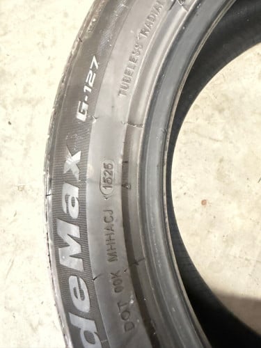 សំបក​លក់​ 235/50/18
