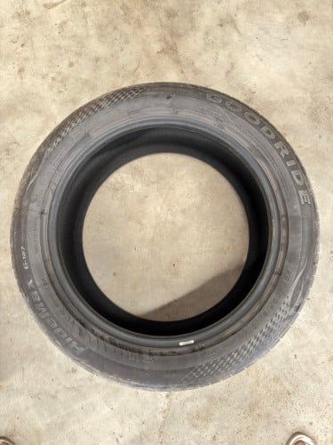សំបក​លក់​ 235/50/18