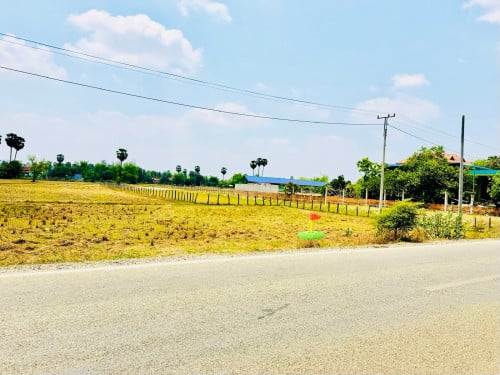 ដីលក់បន្ទាន់លើផ្លូវរដ្ឋ40ម៉ែត