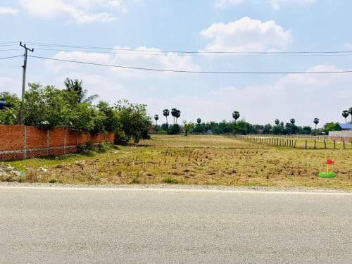 ដីលក់បន្ទាន់លើផ្លូវរដ្ឋ40ម៉ែត