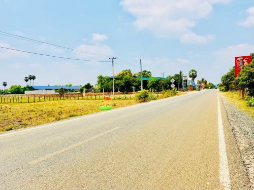 ដីលក់បន្ទាន់លើផ្លូវរដ្ឋ40ម៉ែត