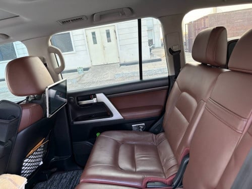 ឡានឡង់ Land Cruiser VIP executive lounge 2019 ( V8 ) ម៉ាស៊ូត