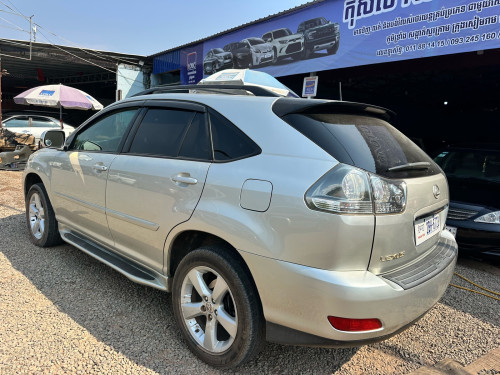 ខ្ញុំចង់លក់ឡានមួយគ្រឿងបងប្អូនម៉ាកLexusRX330ឆ្នាំផលិត2005FullOptionទឹកប្រាកប៉ុង2តំលៃ21900$ចុះខ្លះ