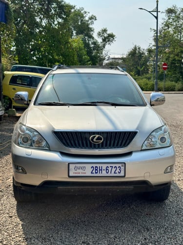 ខ្ញុំចង់លក់ឡានមួយគ្រឿងបងប្អូនម៉ាកLexusRX330ឆ្នាំផលិត2005FullOptionទឹកប្រាកប៉ុង2តំលៃ21900$ចុះខ្លះ