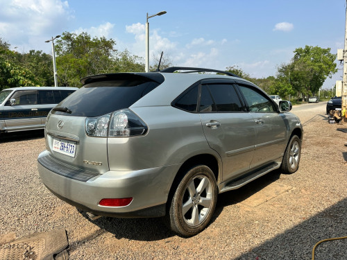 ខ្ញុំចង់លក់ឡានមួយគ្រឿងបងប្អូនម៉ាកLexusRX330ឆ្នាំផលិត2005FullOptionទឹកប្រាកប៉ុង2តំលៃ21900$ចុះខ្លះ