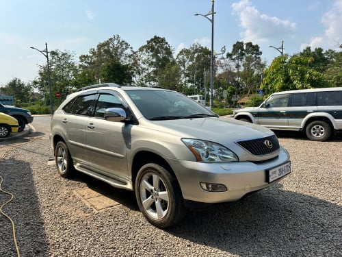 ខ្ញុំចង់លក់ឡានមួយគ្រឿងបងប្អូនម៉ាកLexusRX330ឆ្នាំផលិត2005FullOptionទឹកប្រាកប៉ុង2តំលៃ21900$ចុះខ្លះ