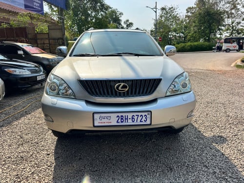 ខ្ញុំចង់លក់ឡានមួយគ្រឿងបងប្អូនម៉ាកLexusRX330ឆ្នាំផលិត2005FullOptionទឹកប្រាកប៉ុង2តំលៃ21900$ចុះខ្លះ