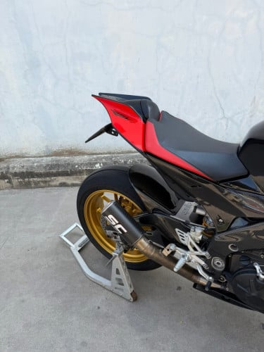 Aprilia RSV4 Factory ខួប 51ឆ្នាំ 2013 ពន្ធពេញ