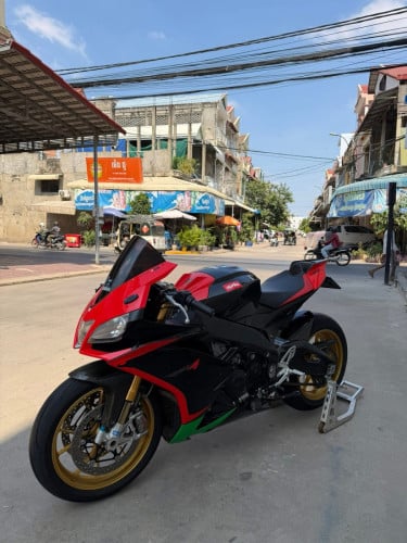 Aprilia RSV4 Factory ខួប 51ឆ្នាំ 2013 ពន្ធពេញ