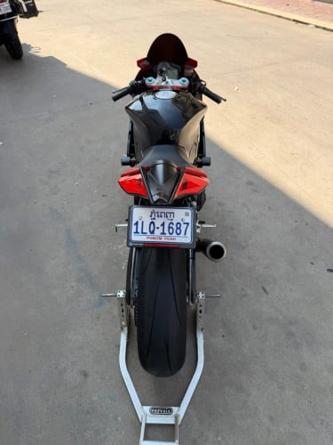 Aprilia RSV4 Factory ខួប 51ឆ្នាំ 2013 ពន្ធពេញ