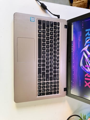 ASUS X540PR / i7-8550U(8CPUs) /RAM 8GB / SSD256G / VGA 2GB AMD HD8500M / DISPLAY 1080