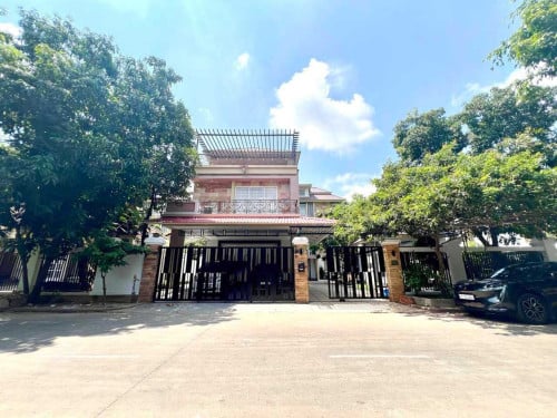 Corner King Villa For Rent in Borey Peng Huoth Boeung Snor