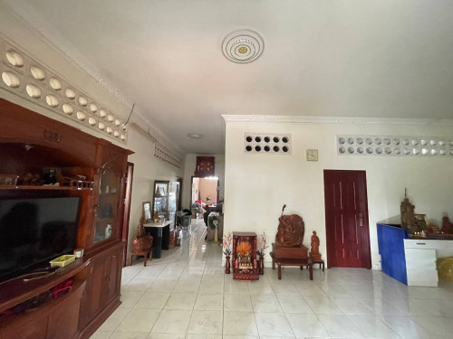 House for Sale Behind Olympic Market