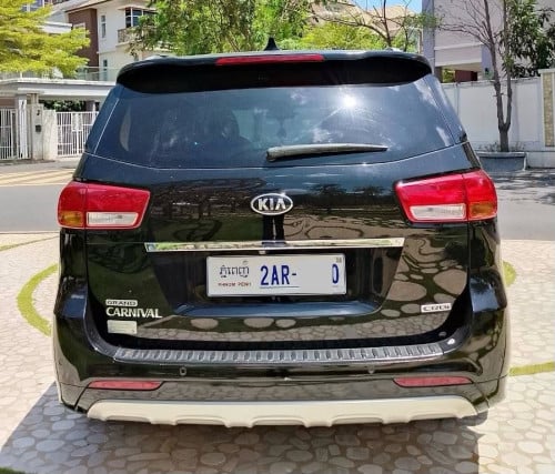 KIA CARNIVAL 11 Seats ឆ្នាំ2017 ម្ចាស់ដំបូង