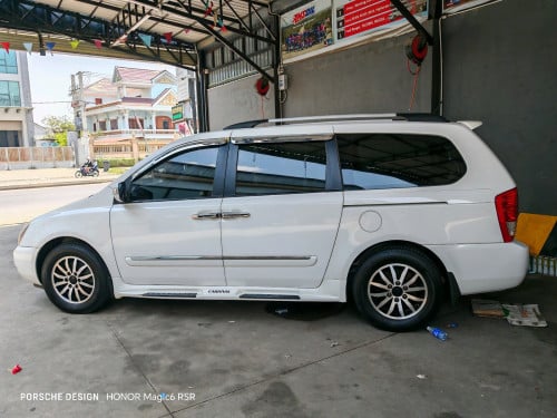 លក់ចេញហើយ 🥰🥰🥰Kia Carnival 2011