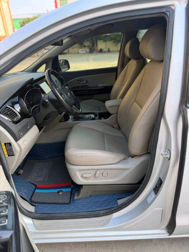 Kia Carnival Prestige 2015
