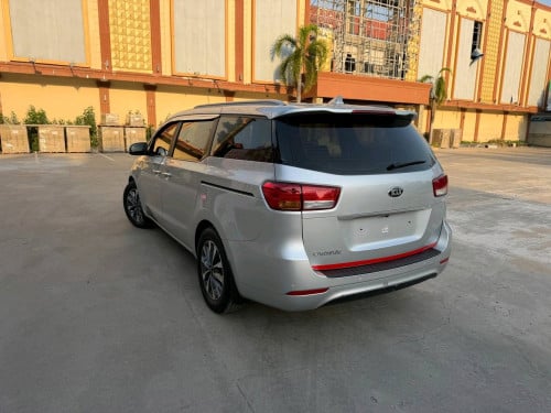 Kia Carnival Prestige 2015