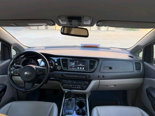 Kia Carnival Prestige 2015