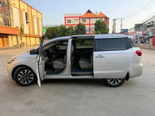 Kia Carnival Prestige 2015