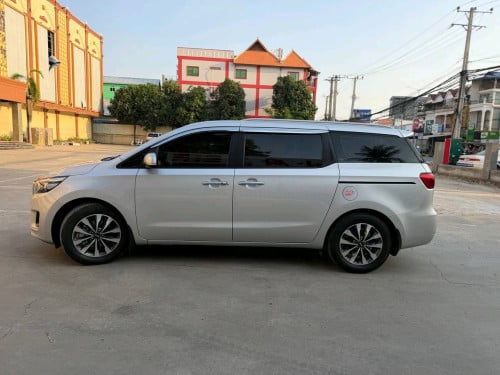 Kia Carnival Prestige 2015