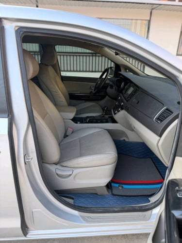 Kia Carnival Prestige 2015