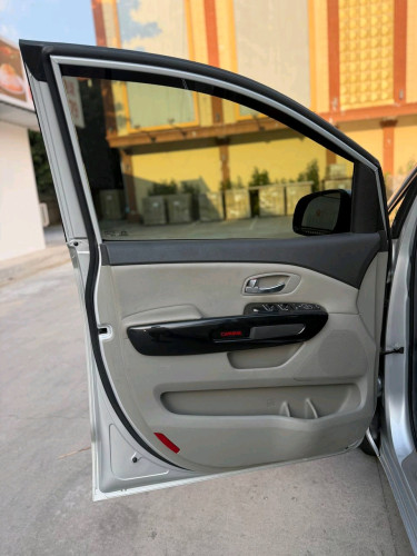 Kia Carnival Prestige 2015