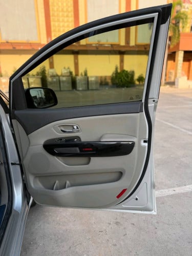 Kia Carnival Prestige 2015