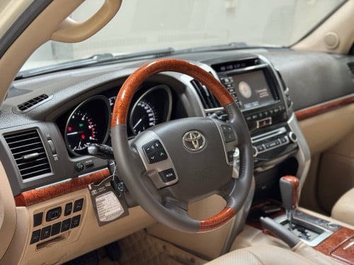 Land Cruiser VX 2015 ម៉ាស៊ូត