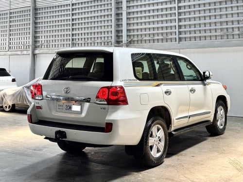 Land Cruiser VX 2015 ម៉ាស៊ូត