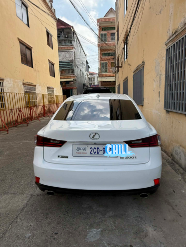 Lexus is 200t