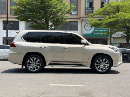 Lexus LX570 ឆ្នាំ2016 V8 សាំង ធានាឡានស្អាត មហាថ្មី