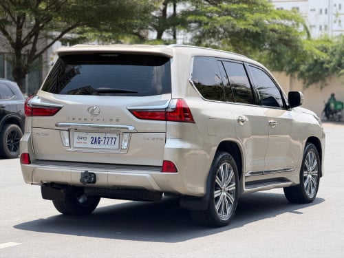 Lexus LX570 ឆ្នាំ2016 V8 សាំង ធានាឡានស្អាត មហាថ្មី