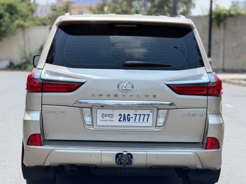 Lexus LX570 ឆ្នាំ2016 V8 សាំង ធានាឡានស្អាត មហាថ្មី