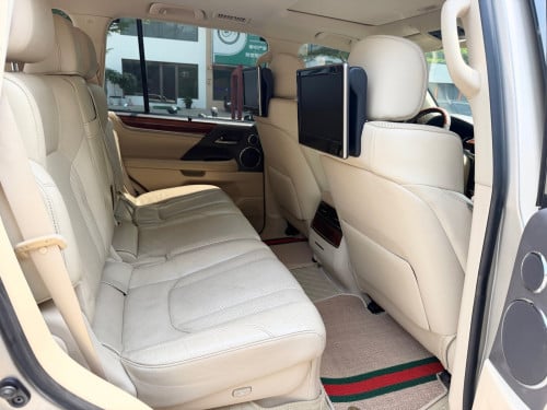 Lexus LX570 ឆ្នាំ2016 V8 សាំង ធានាឡានស្អាត មហាថ្មី