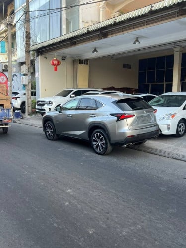 Lexus NX200T F sport គុជ3 បុង2 បូតុង5