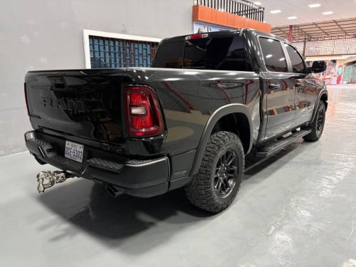 Ram 1500 Rebel 2025 តម្លៃ 80,000-ទំហំម៉ាស៊ីន៖ ម៉ាស៊ីនសាំង Twin-Turbocharged