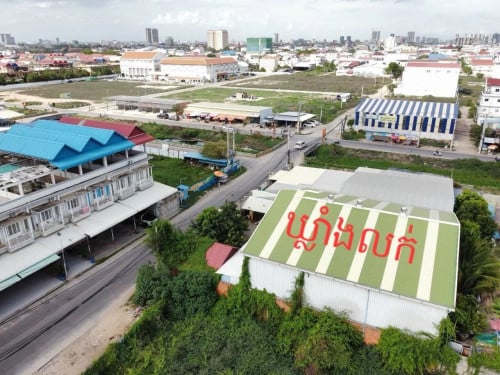 ដីនិងឃ្លាំងត្រូវការលក់បន្ទាន់ ក្បែរផ្សារឈូកមាស និងបុរីជាច្រើននៅជុំវិញ