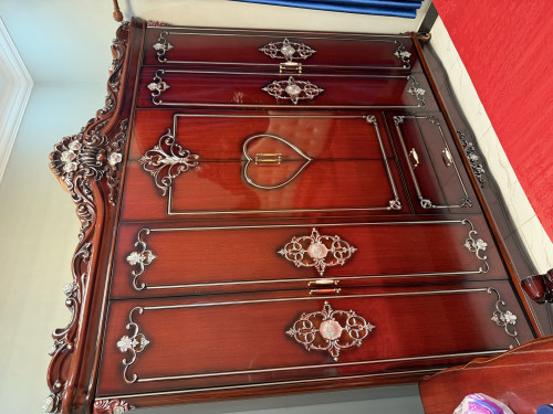 បានប្រើតិចតួចនៅថ្មីល្អ