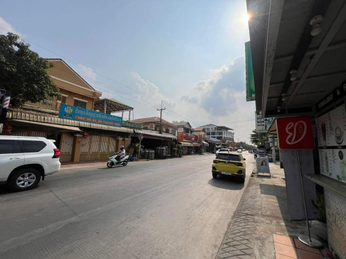 ផ្ទះលក់មាន ឃ្លាំង តូបជួល និង ផ្ទះ 1ការេ 1500$ ចរចា