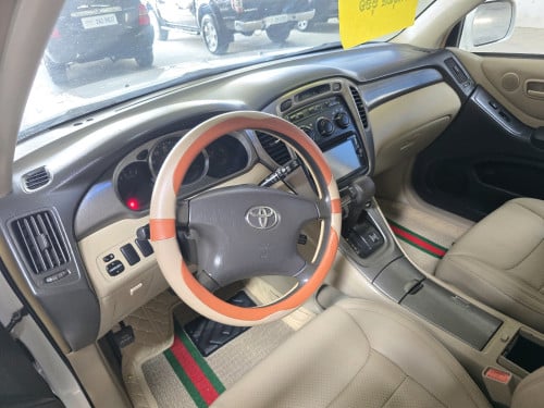 លក់Highlander 2002.V4.ប៉ុង1ក្នុលឿង