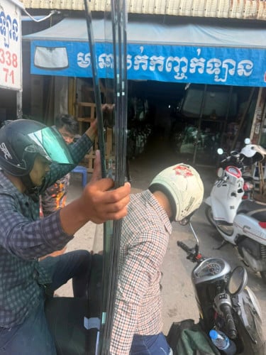 ឡាក់គីលក់និងប្តូរកញ្ចក់រថយន្តគ្រប់ប្រភេទ - Lucky Auto Glass