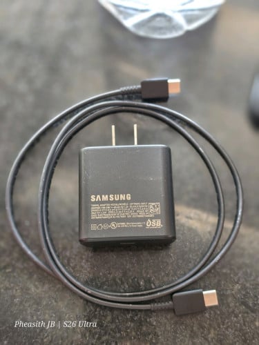 ដុំ និងខ្សែ សាកហ្សីន Samsung S25 Ultra មួយតឹក