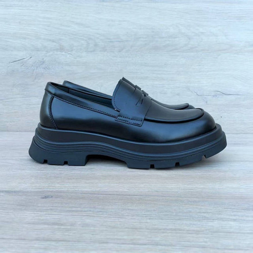 ស្បែកជើងប៊ូSize 44 រលោងទើបទិញលក់វិញ 45$