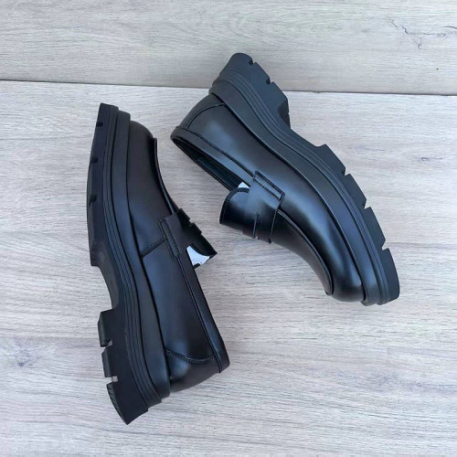 ស្បែកជើងប៊ូSize 44 រលោងទើបទិញលក់វិញ 45$